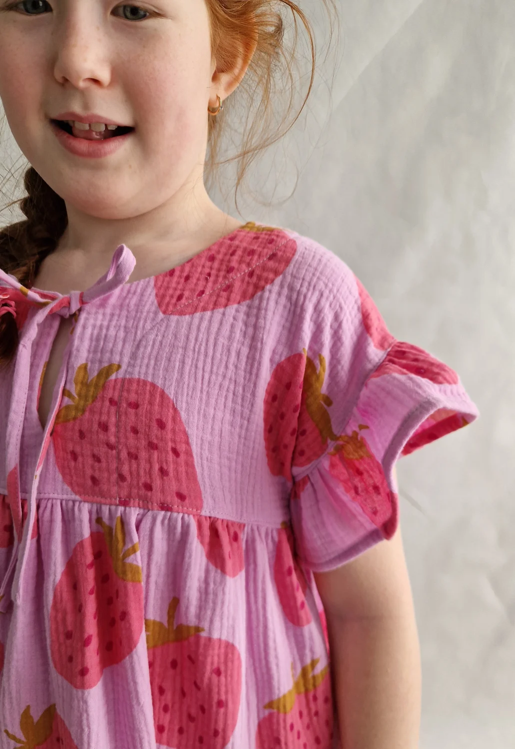 Sukienka Leila muślin truskawki