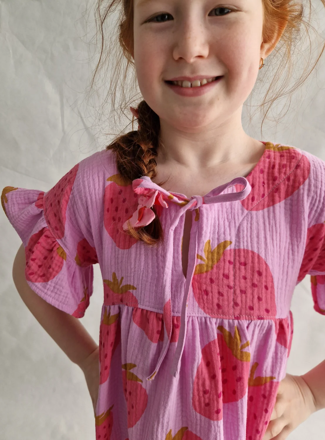 Sukienka Leila muślin truskawki