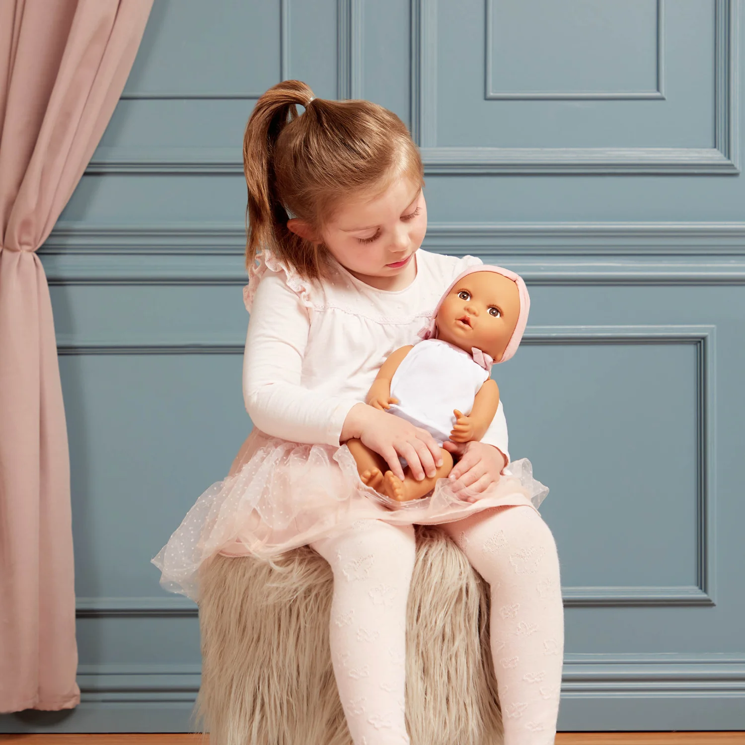 Lalka NIEMOWLĘ ze smoczkiem, w dwuczęściowym ubranku i opasce